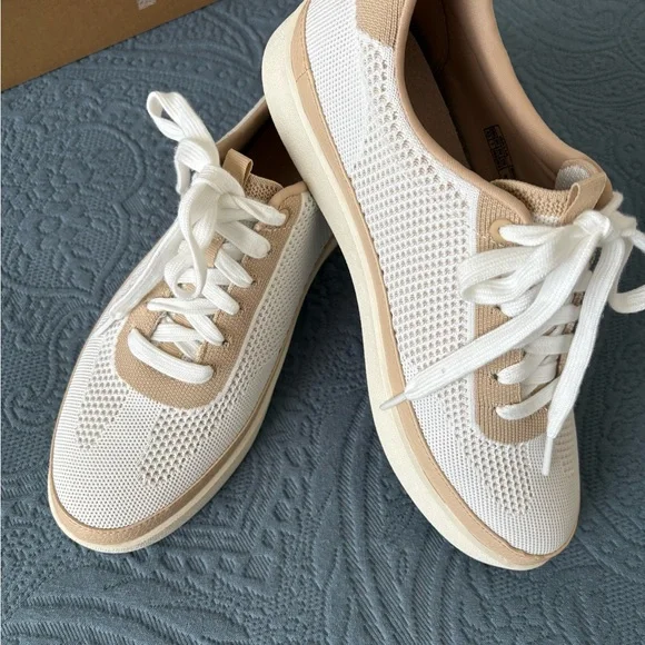 NEW Vionic Galia Sneakers - Picture 8 of 9